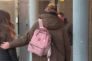 Professeure poignardée à Sanary-sur-Mer : l’école française face à l’impensable violence des couteaux